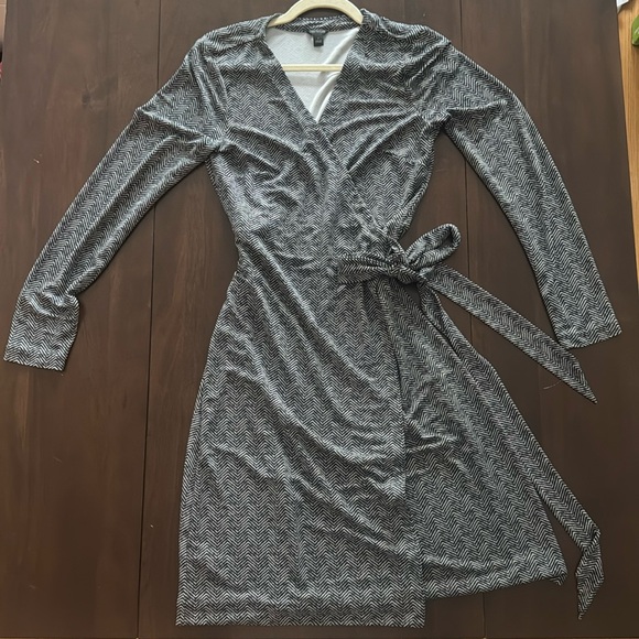 Herringbone pattern wrap dress - Picture 1 of 1